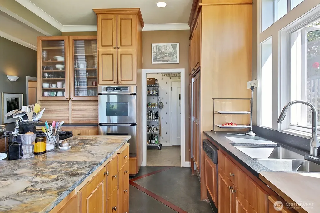 7532 Maxwelton Beach Lane Clinton WA 98236
