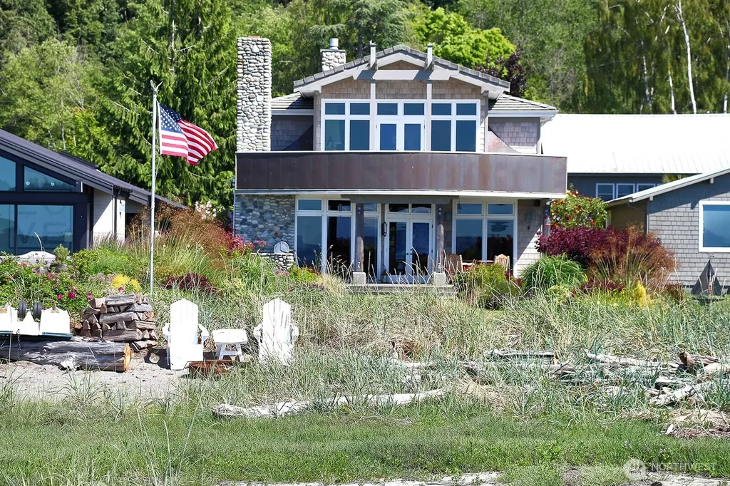 7532 Maxwelton Beach Lane Clinton WA 98236
