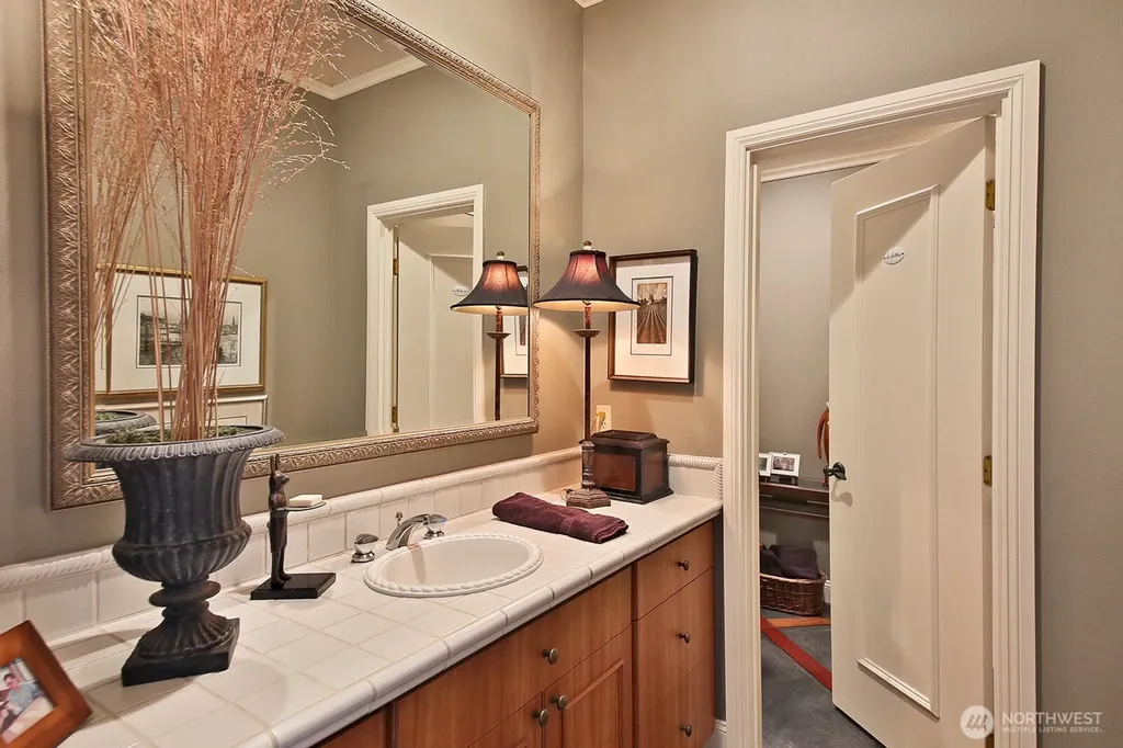 7532 Maxwelton Beach Lane Clinton WA 98236