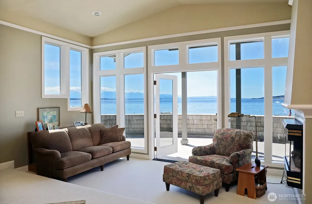 7532 Maxwelton Beach Lane Clinton WA 98236