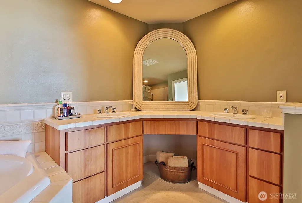 7532 Maxwelton Beach Lane Clinton WA 98236