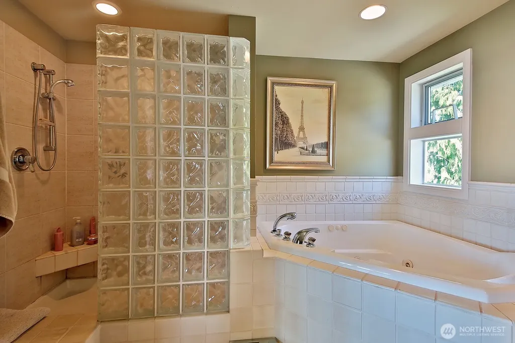 7532 Maxwelton Beach Lane Clinton WA 98236