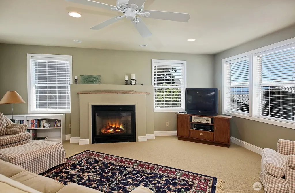 7532 Maxwelton Beach Lane Clinton WA 98236