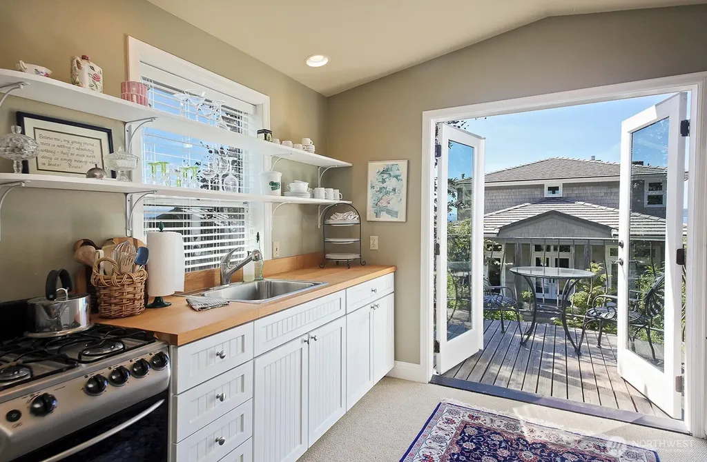 7532 Maxwelton Beach Lane Clinton WA 98236
