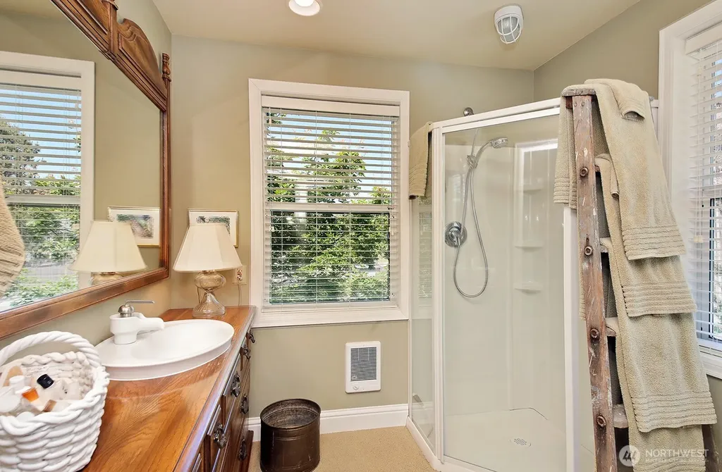 7532 Maxwelton Beach Lane Clinton WA 98236