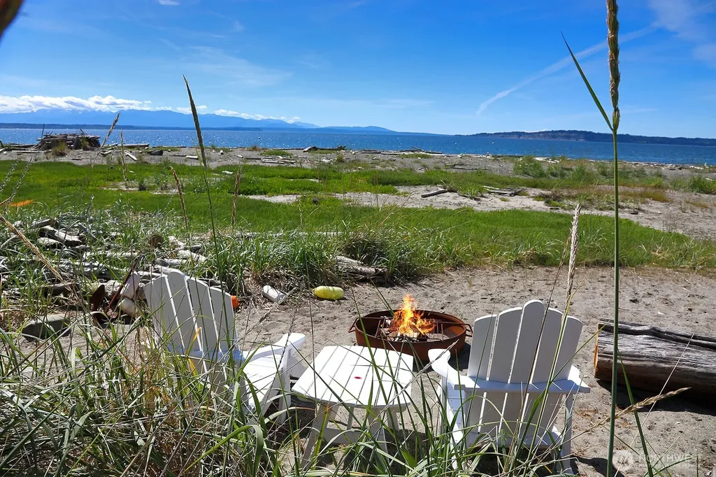 7532 Maxwelton Beach Lane Clinton WA 98236