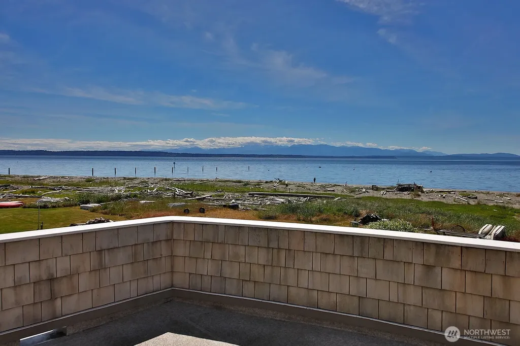 7532 Maxwelton Beach Lane Clinton WA 98236