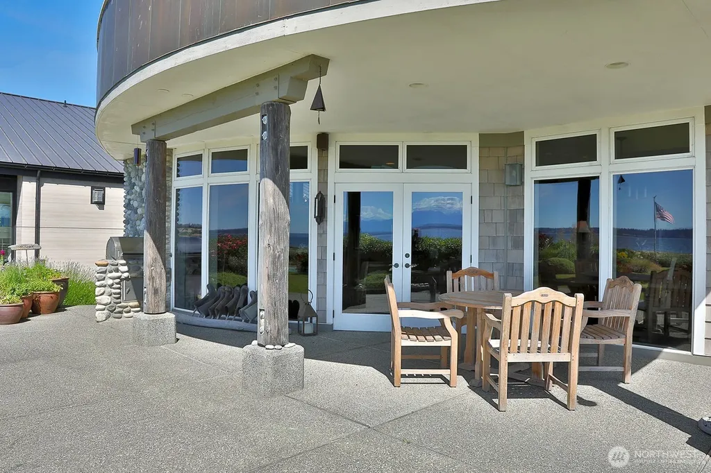7532 Maxwelton Beach Lane Clinton WA 98236