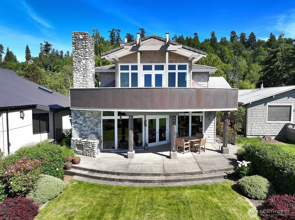7532 Maxwelton Beach Lane Clinton WA 98236
