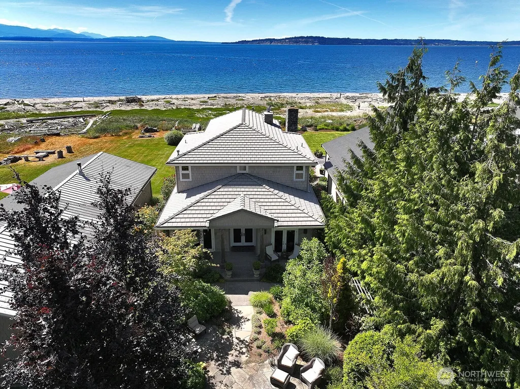 7532 Maxwelton Beach Lane Clinton WA 98236