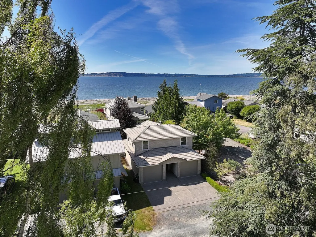 7532 Maxwelton Beach Lane Clinton WA 98236