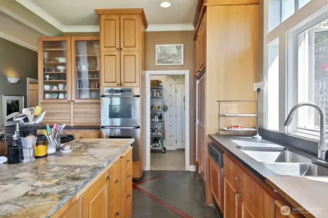 7532 Maxwelton Beach Lane Clinton WA 98236