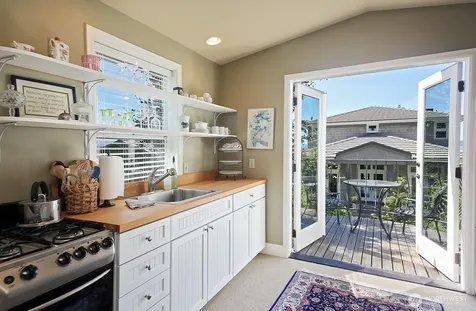 7532 Maxwelton Beach Lane Clinton WA 98236