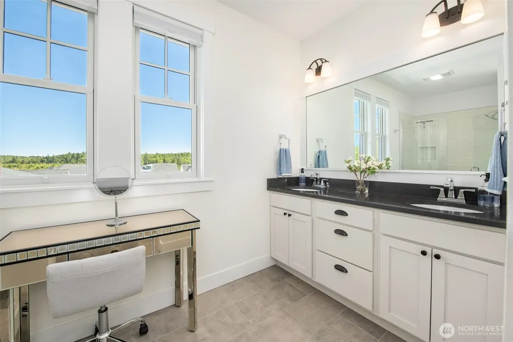 41 Horizon Street Pacific Beach WA 98571
