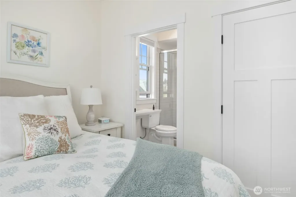 41 Horizon Street Pacific Beach WA 98571