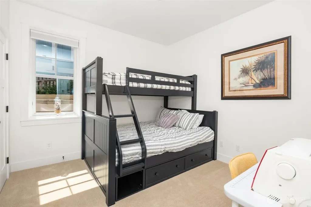 41 Horizon Street Pacific Beach WA 98571