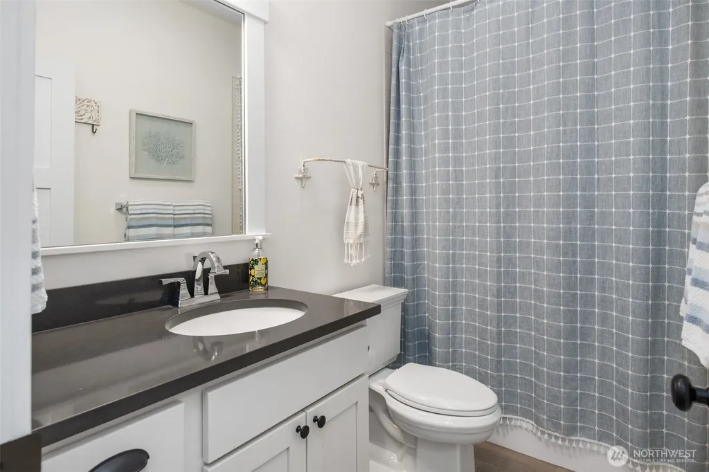 41 Horizon Street Pacific Beach WA 98571