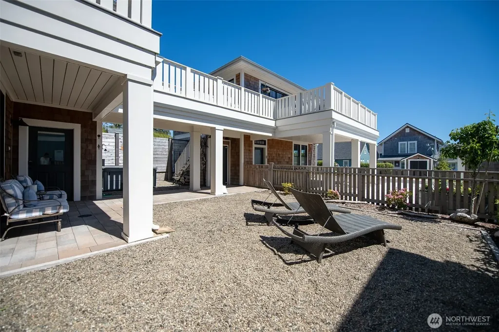 41 Horizon Street Pacific Beach WA 98571