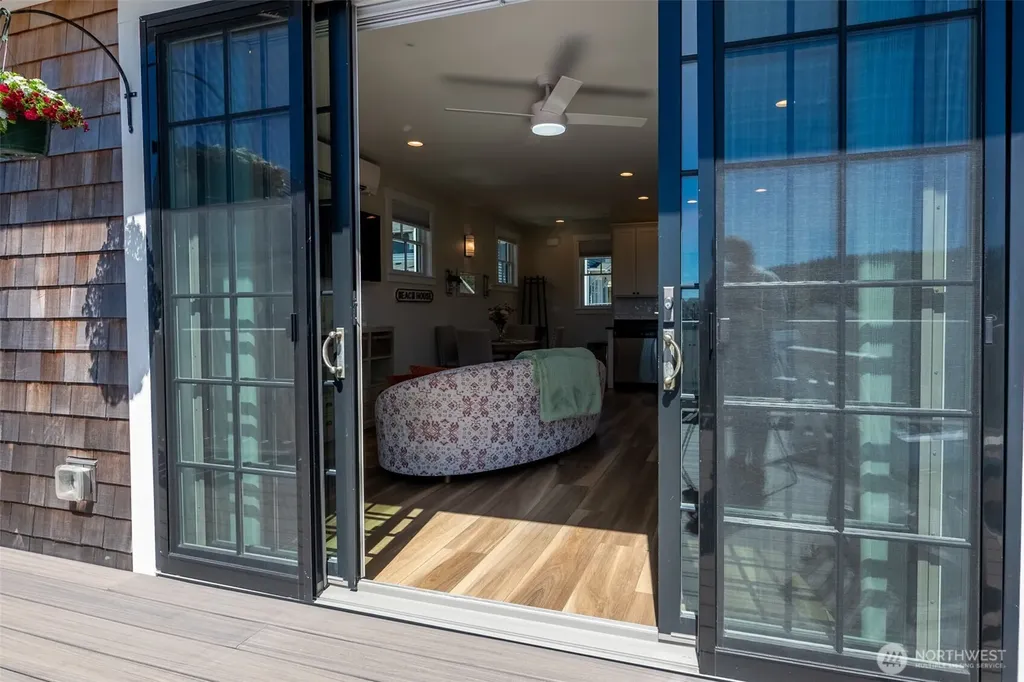 41 Horizon Street Pacific Beach WA 98571