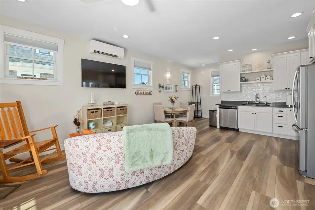 41 Horizon Street Pacific Beach WA 98571