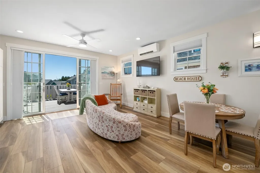 41 Horizon Street Pacific Beach WA 98571