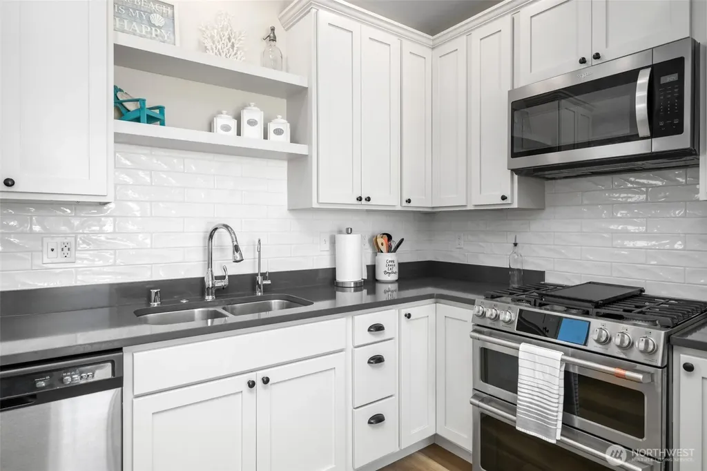 41 Horizon Street Pacific Beach WA 98571