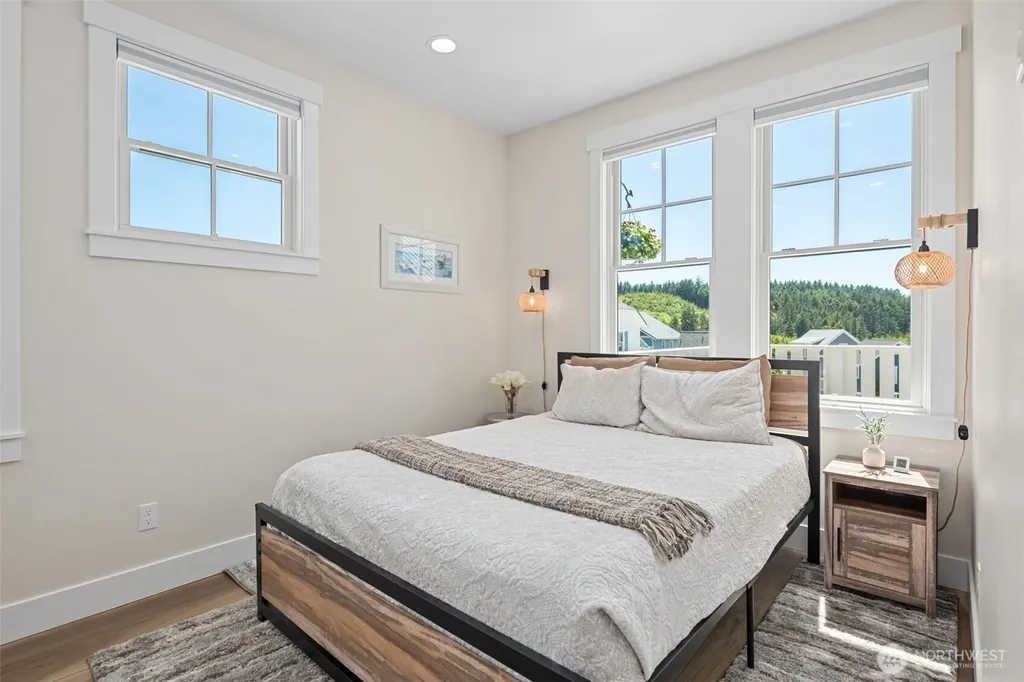 41 Horizon Street Pacific Beach WA 98571