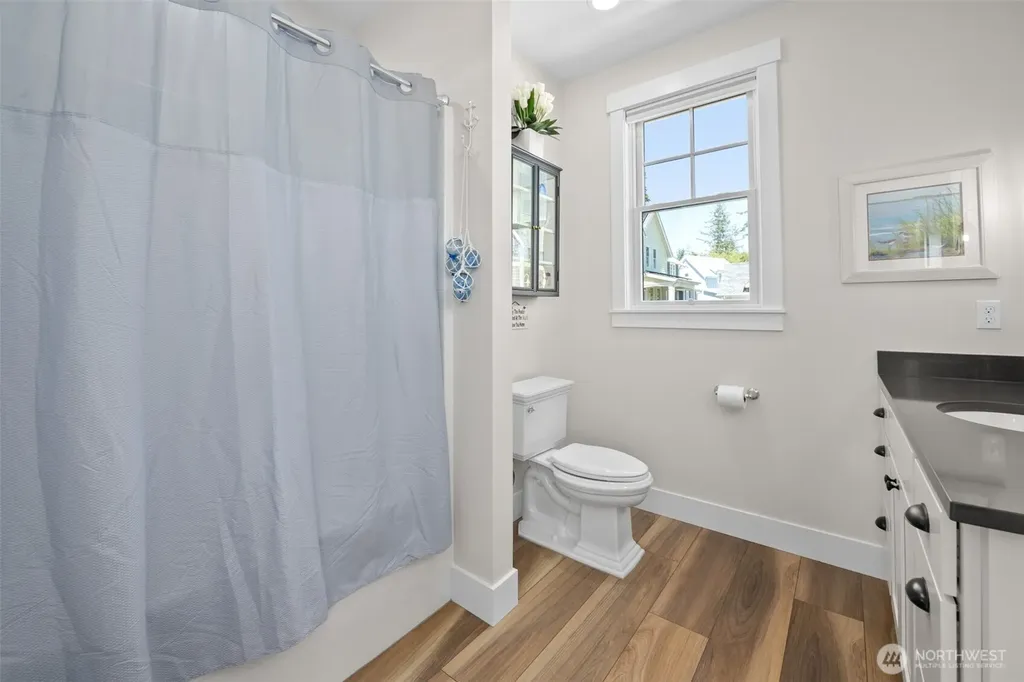 41 Horizon Street Pacific Beach WA 98571