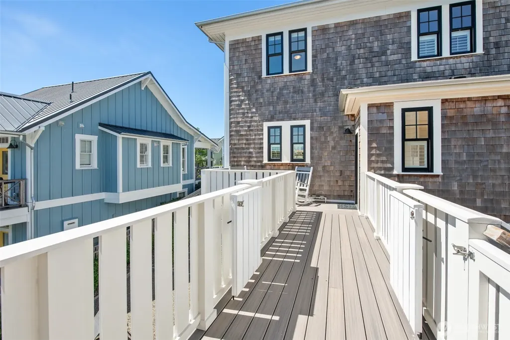 41 Horizon Street Pacific Beach WA 98571