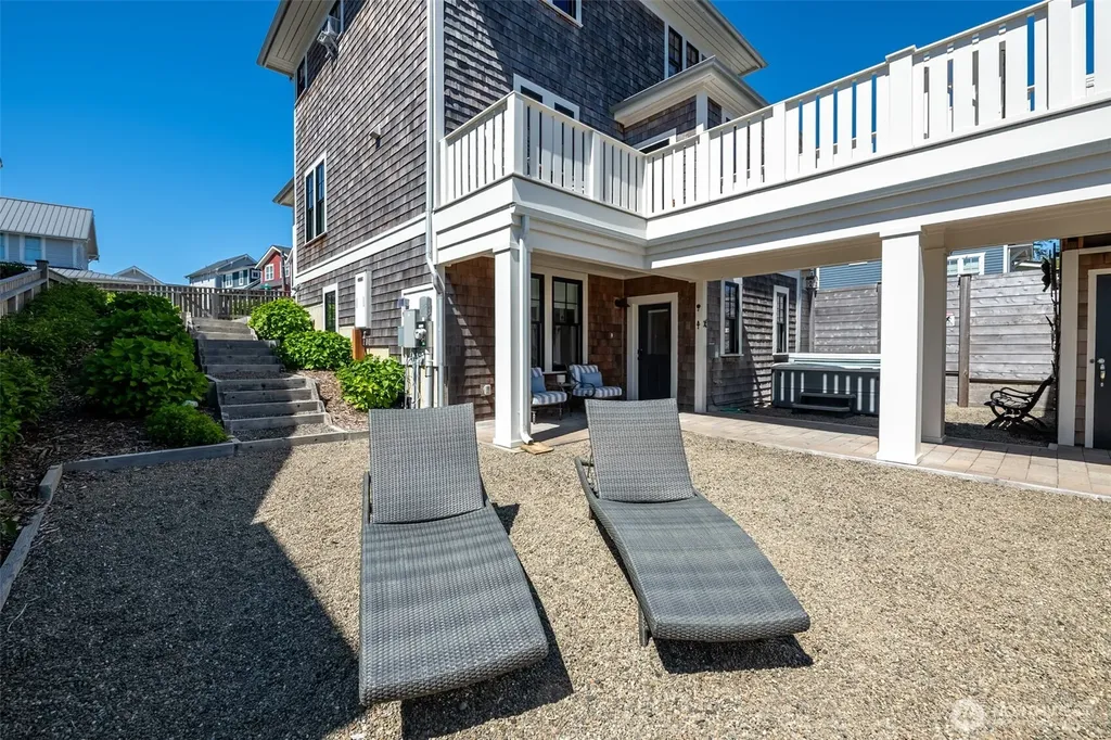 41 Horizon Street Pacific Beach WA 98571