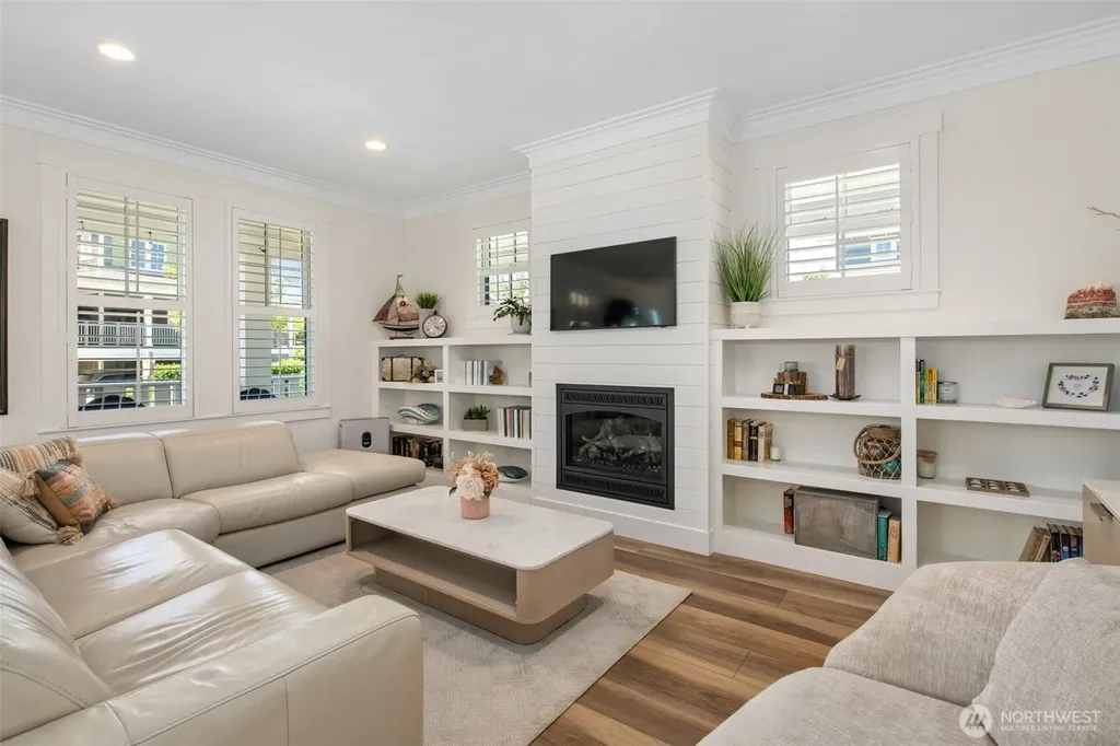 41 Horizon Street Pacific Beach WA 98571