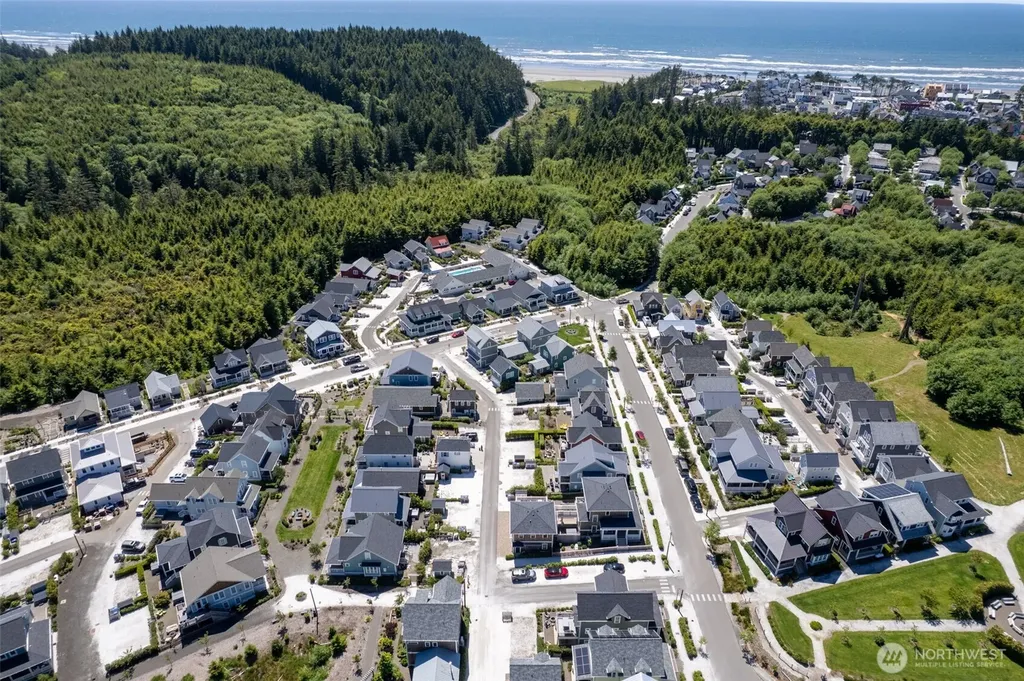 41 Horizon Street Pacific Beach WA 98571