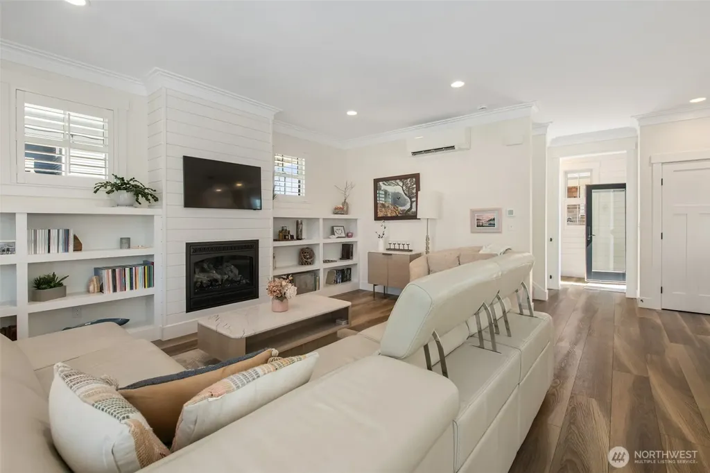 41 Horizon Street Pacific Beach WA 98571