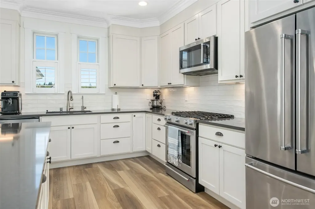 41 Horizon Street Pacific Beach WA 98571