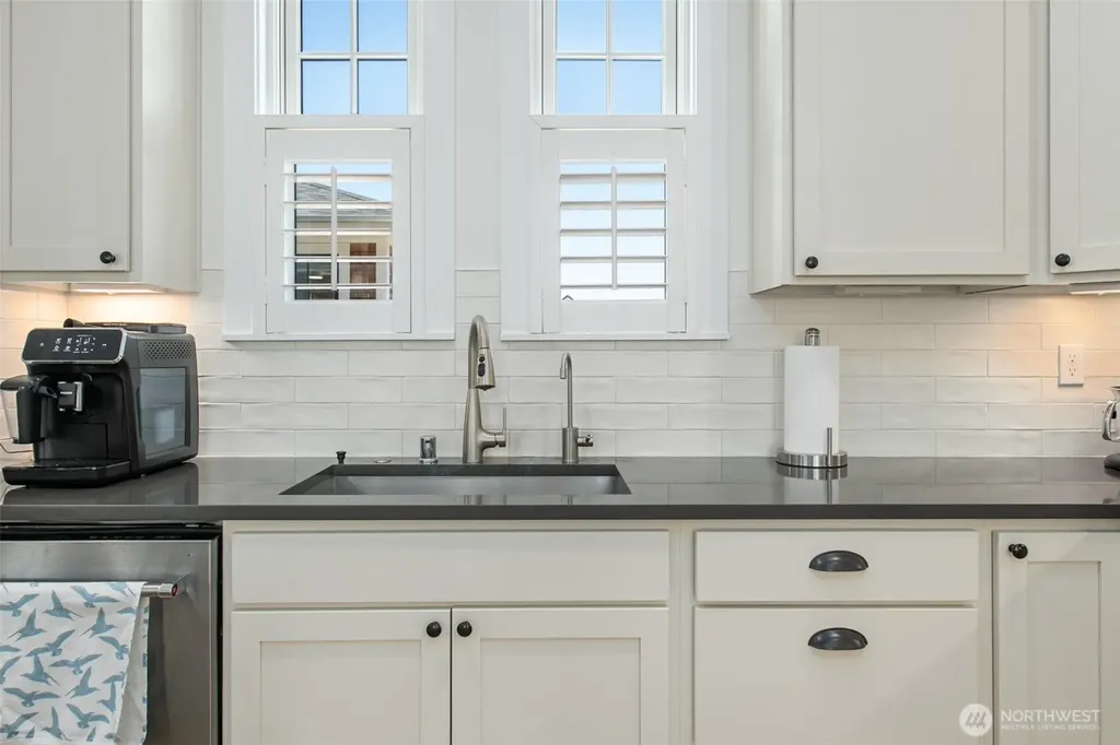 41 Horizon Street Pacific Beach WA 98571