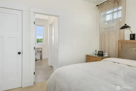 41 Horizon Street Pacific Beach WA 98571