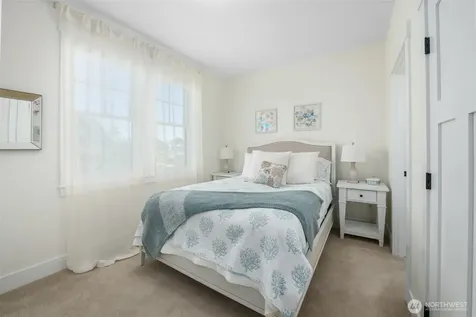 41 Horizon Street Pacific Beach WA 98571