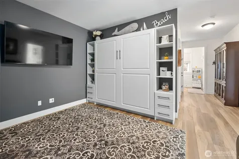 41 Horizon Street Pacific Beach WA 98571