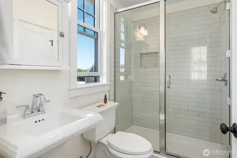 41 Horizon Street Pacific Beach WA 98571