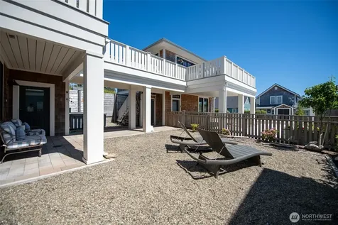 41 Horizon Street Pacific Beach WA 98571