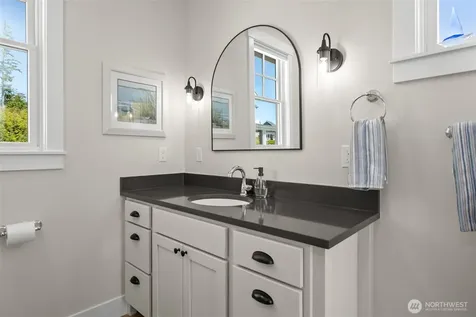 41 Horizon Street Pacific Beach WA 98571