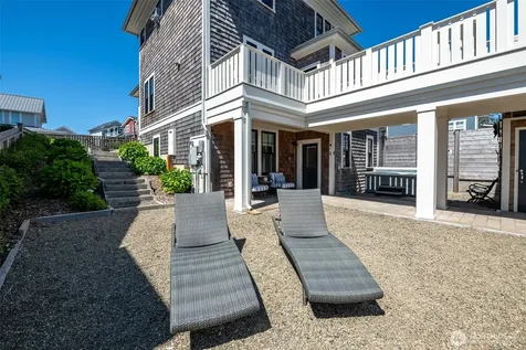41 Horizon Street Pacific Beach WA 98571
