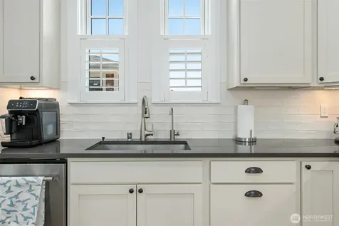 41 Horizon Street Pacific Beach WA 98571