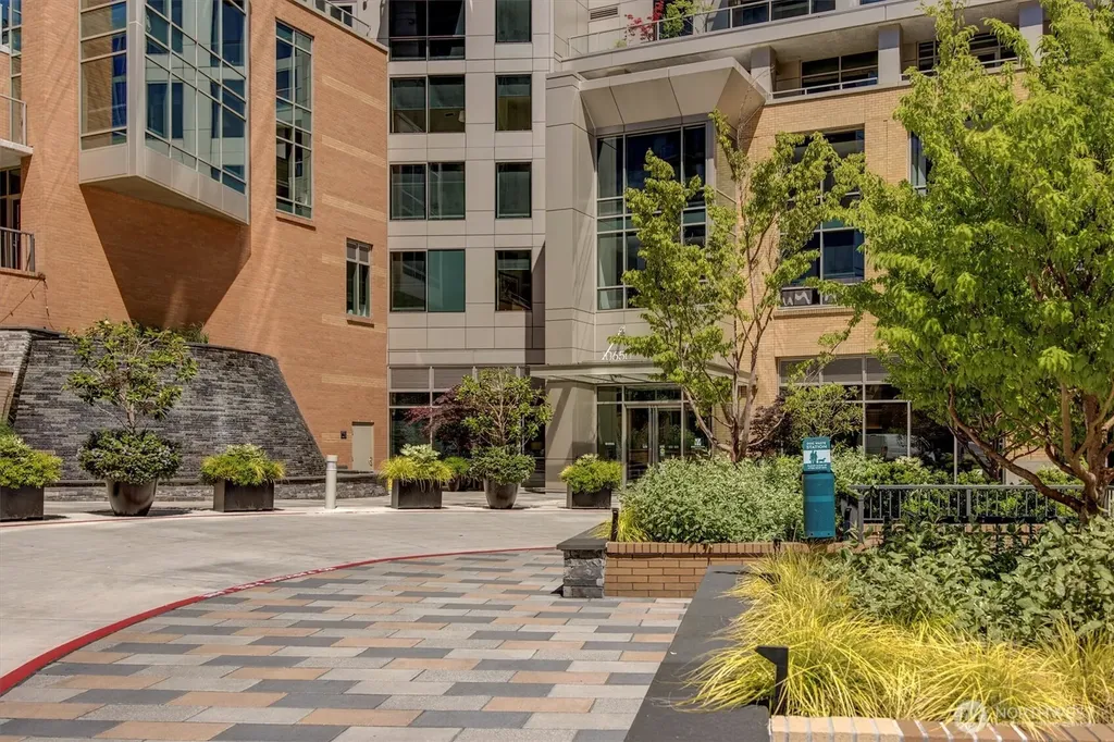 10650 NE 9th Place Bellevue WA 98004