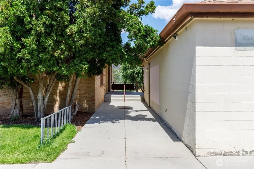 412 Federal Avenue Grand Coulee WA 99133