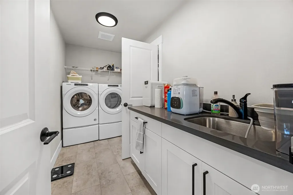 1021 169th Place SW Lynnwood WA 98037