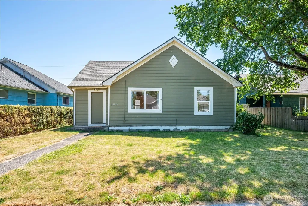 608 16th Avenue Longview WA 98632