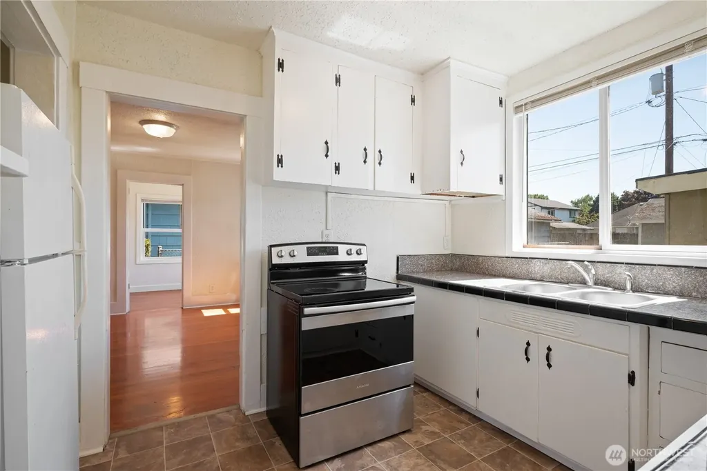 608 16th Avenue Longview WA 98632