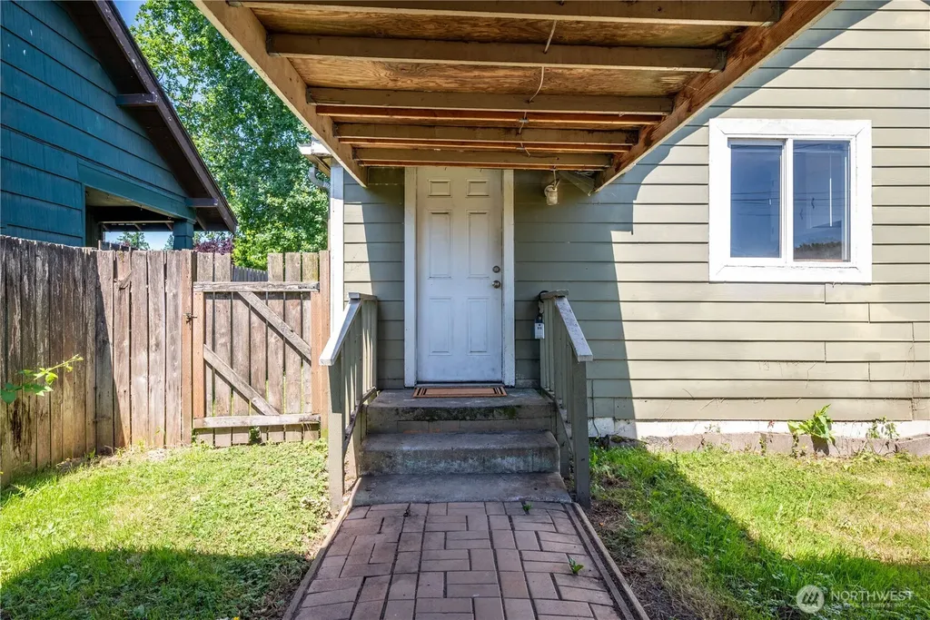 608 16th Avenue Longview WA 98632