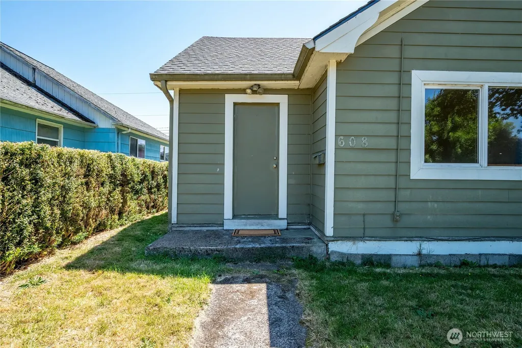 608 16th Avenue Longview WA 98632